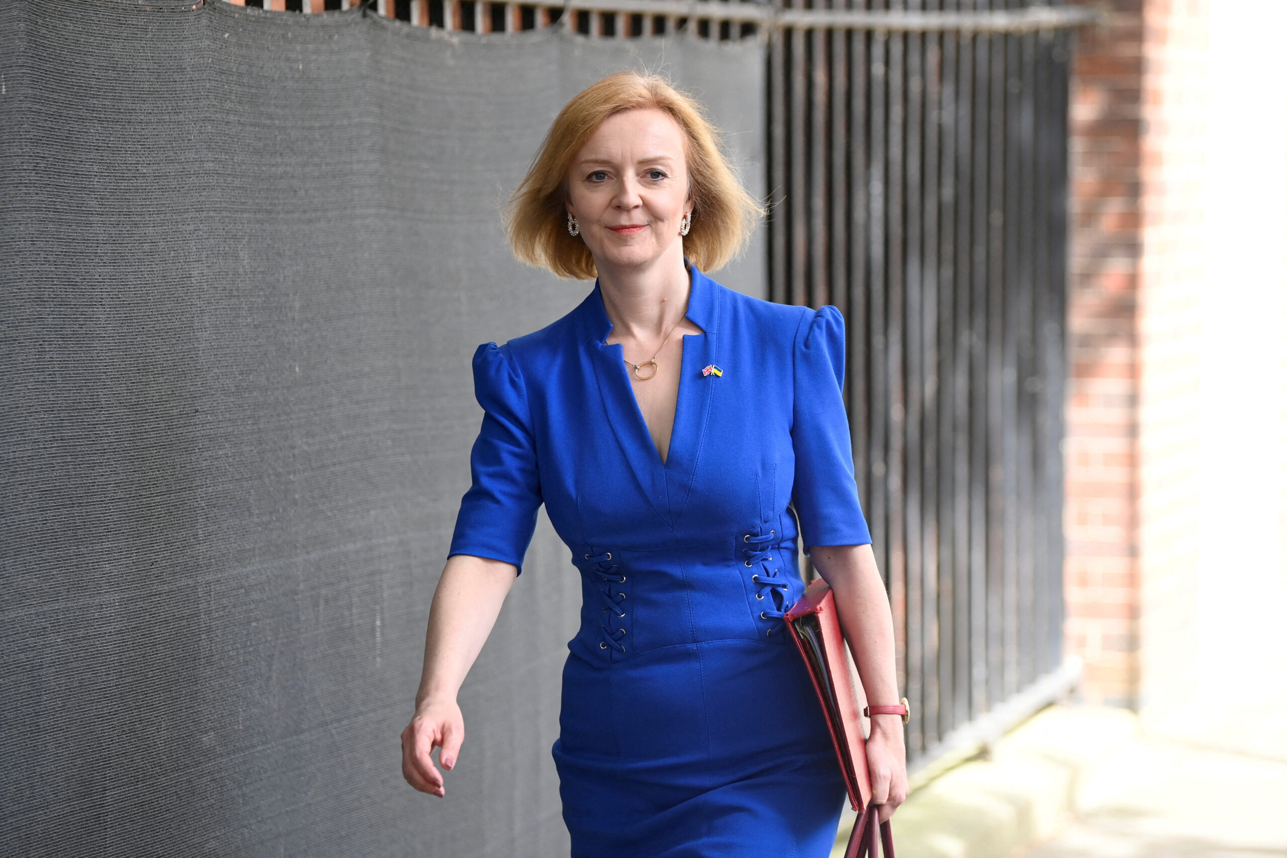 Liz Truss considers 5% cut in VAT if she becomes PM